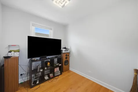 6122 West Leland Avenue Chicago IL 60630