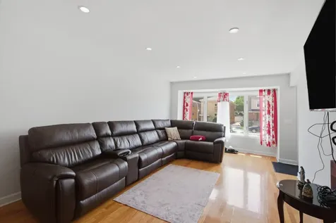 6122 West Leland Avenue Chicago IL 60630