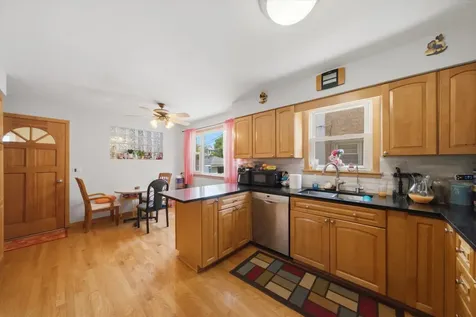 6122 West Leland Avenue Chicago IL 60630