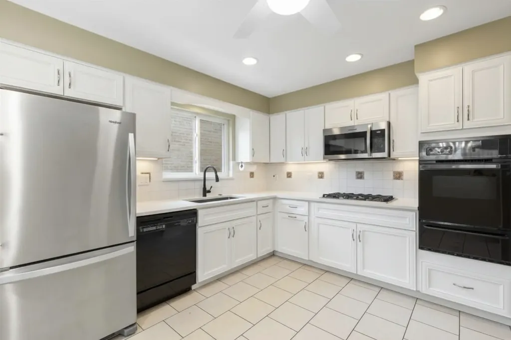 9306 Lavergne Avenue Skokie IL 60077
