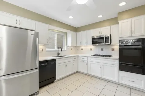 9306 Lavergne Avenue Skokie IL 60077
