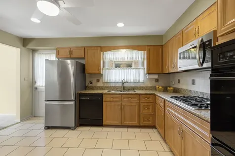 9306 Lavergne Avenue Skokie IL 60077