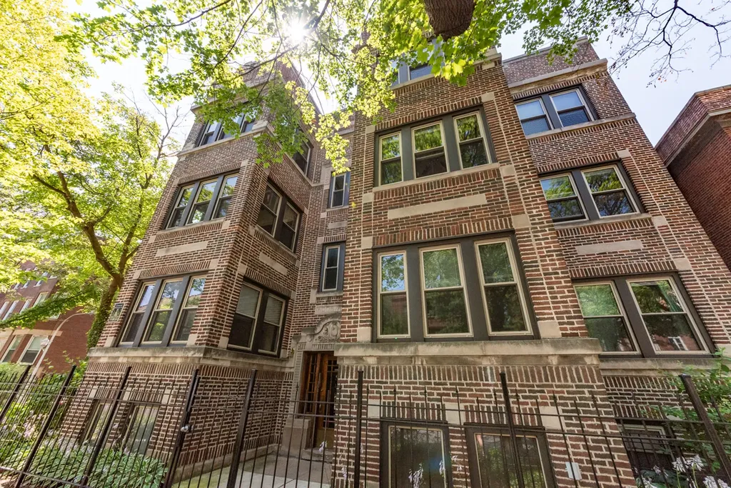 1535 West Addison Street Chicago IL 60613