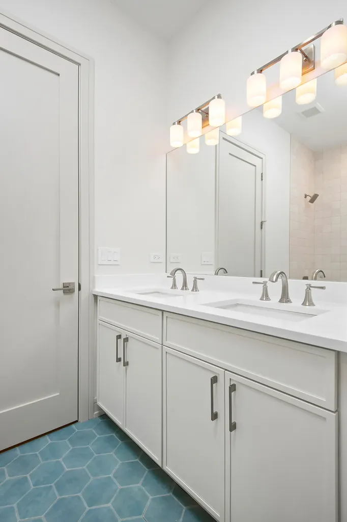 4846 North Hermitage Avenue Chicago IL 60640
