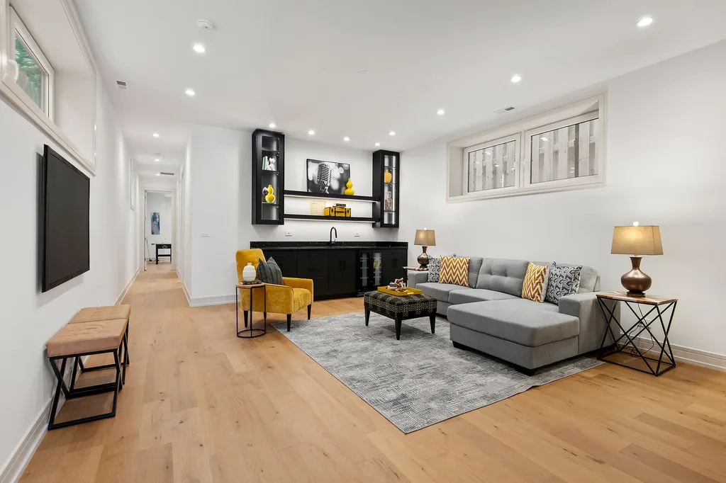 4846 North Hermitage Avenue Chicago IL 60640