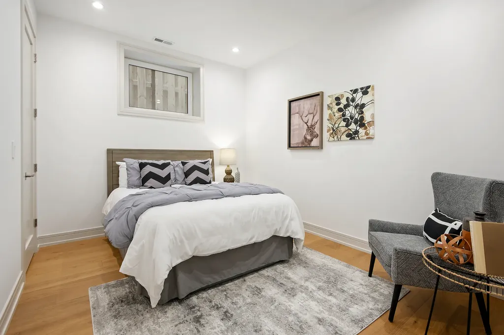 4846 North Hermitage Avenue Chicago IL 60640