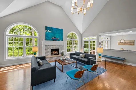 861 Gloucester Crossing Lake Forest IL 60045