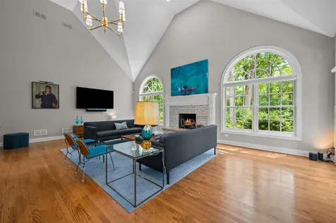 861 Gloucester Crossing Lake Forest IL 60045