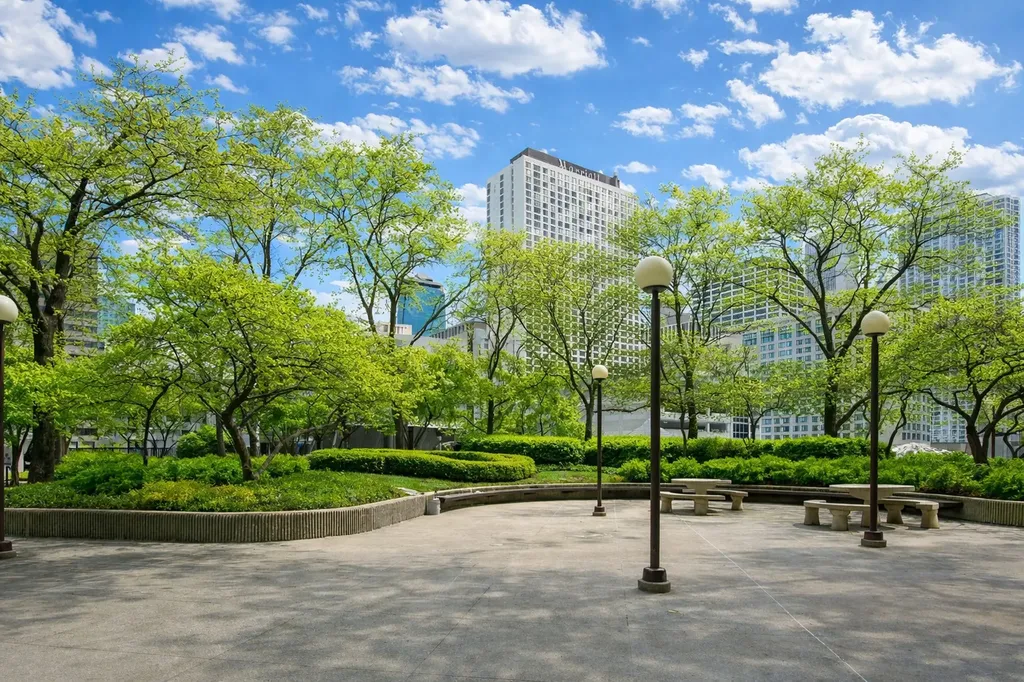 10 East Ontario Street Chicago IL 60611