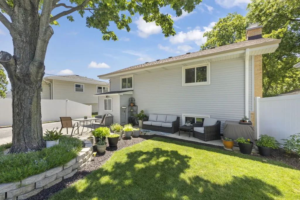 257 South Milton Avenue Glen Ellyn IL 60137