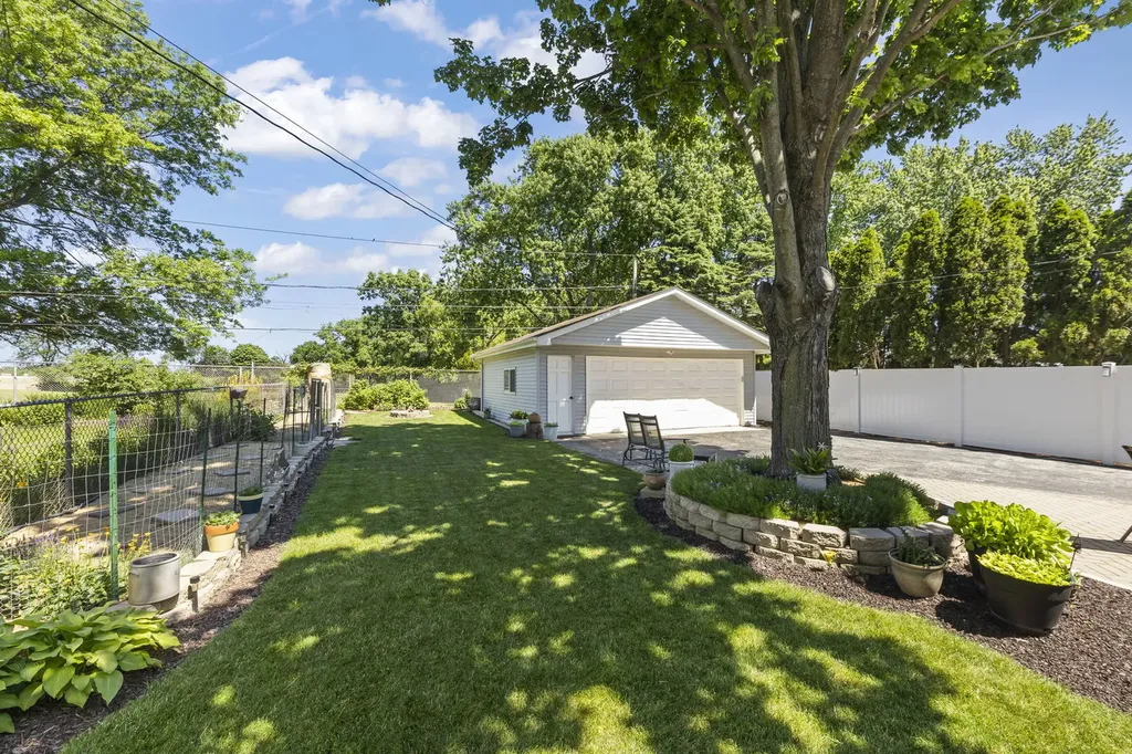 257 South Milton Avenue Glen Ellyn IL 60137