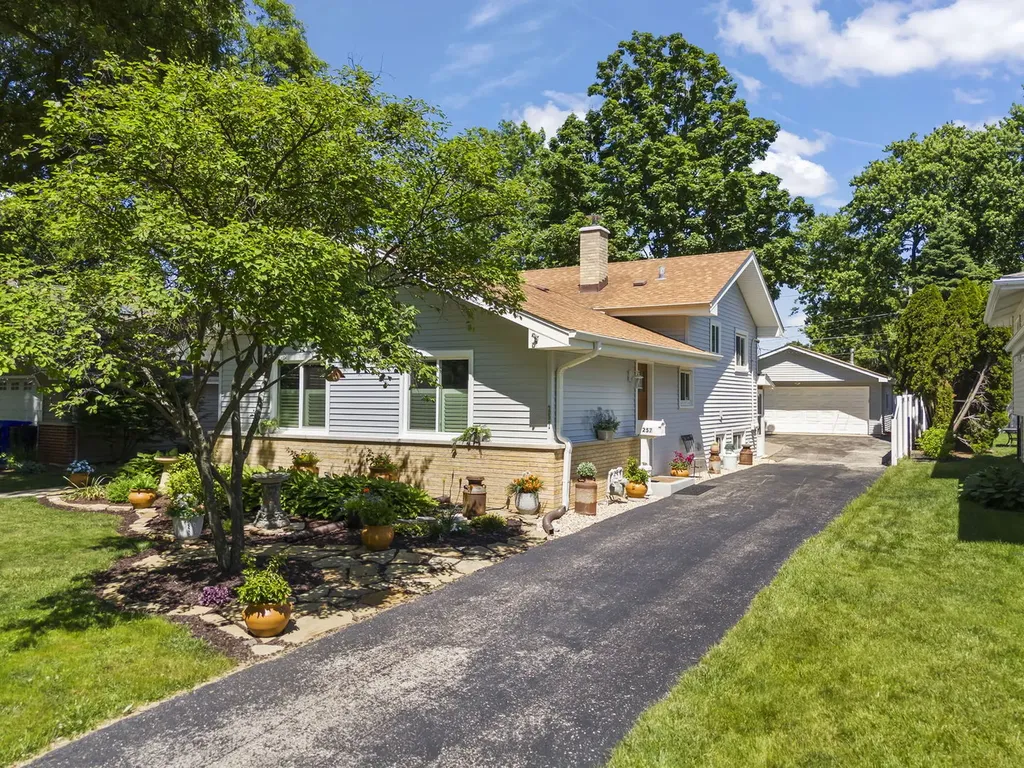 257 South Milton Avenue Glen Ellyn IL 60137