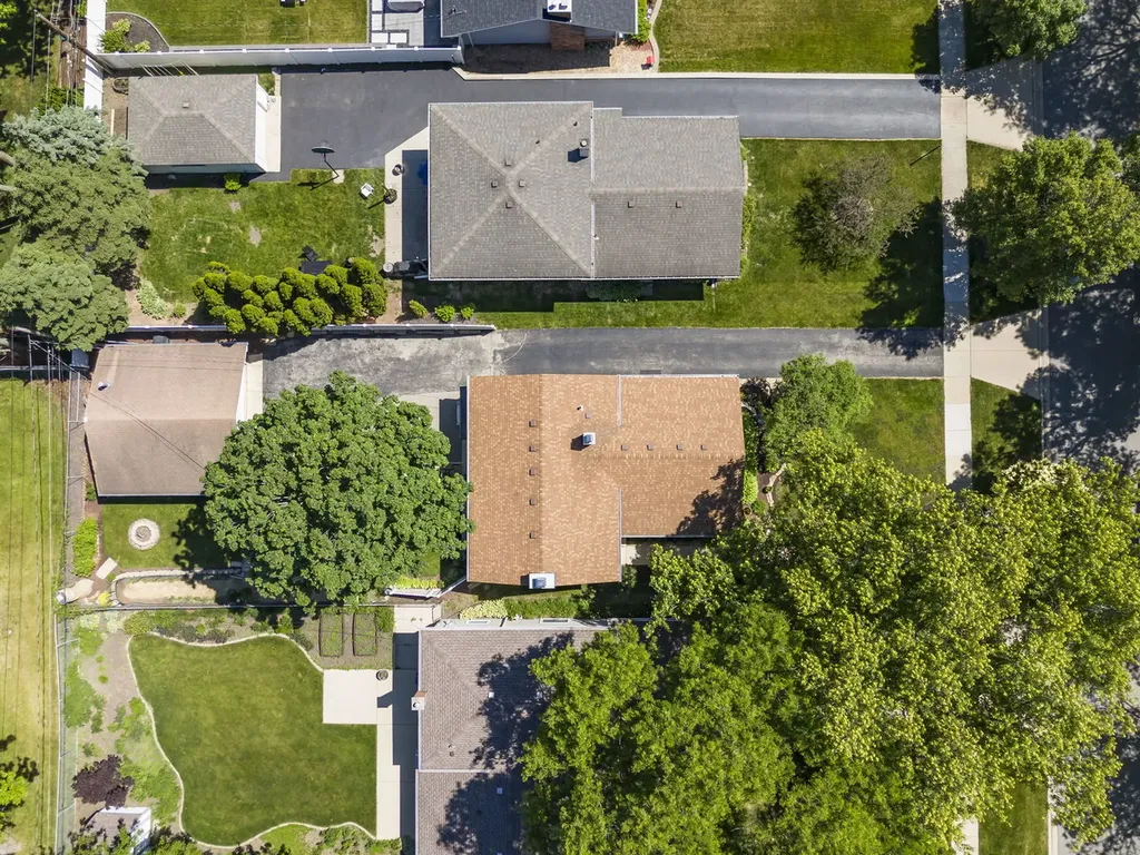 257 South Milton Avenue Glen Ellyn IL 60137