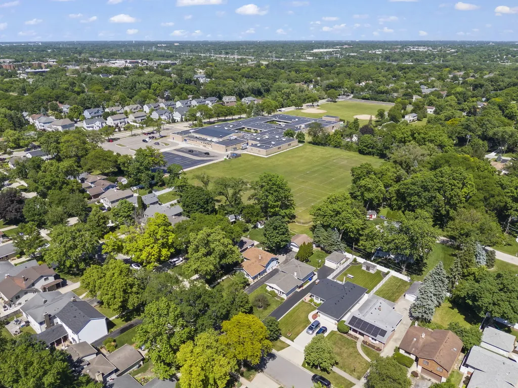 257 South Milton Avenue Glen Ellyn IL 60137