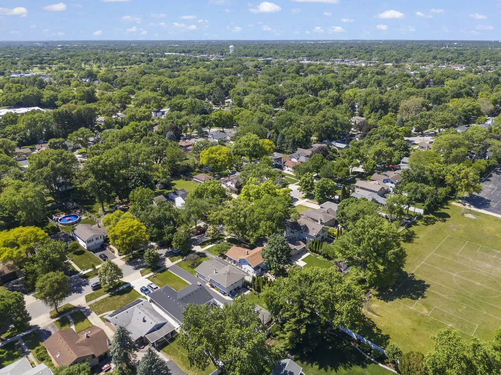 257 South Milton Avenue Glen Ellyn IL 60137