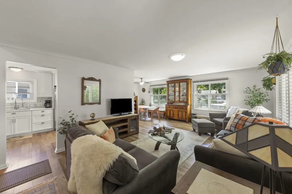 257 South Milton Avenue Glen Ellyn IL 60137