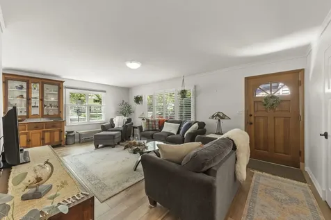 257 South Milton Avenue Glen Ellyn IL 60137