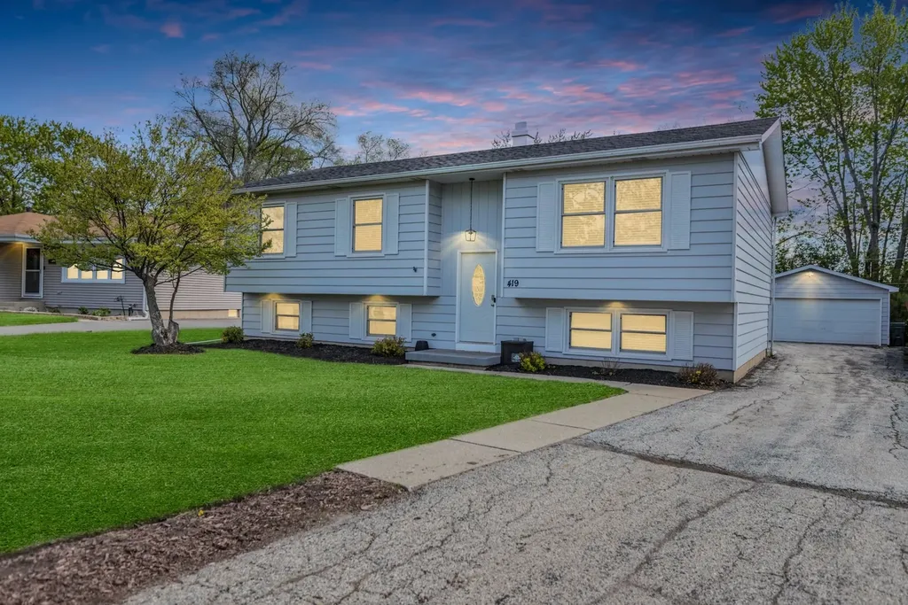 419 Deerpath Drive Lindenhurst IL 60046