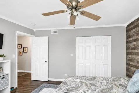 419 Deerpath Drive Lindenhurst IL 60046