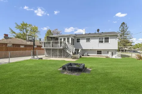 419 Deerpath Drive Lindenhurst IL 60046
