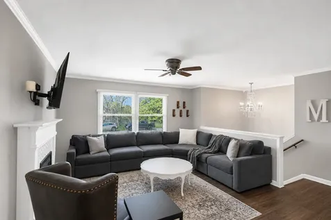 419 Deerpath Drive Lindenhurst IL 60046