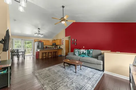 1820 West Oakleaf Drive Mchenry IL 60051