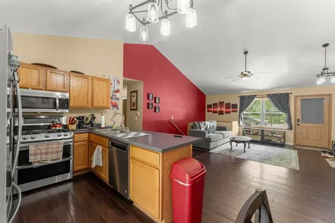 1820 West Oakleaf Drive Mchenry IL 60051