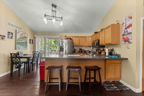 1820 West Oakleaf Drive Mchenry IL 60051