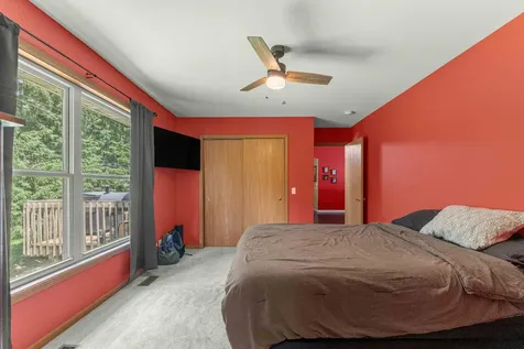 1820 West Oakleaf Drive Mchenry IL 60051