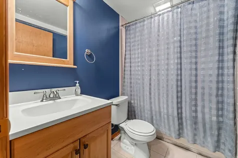 1820 West Oakleaf Drive Mchenry IL 60051