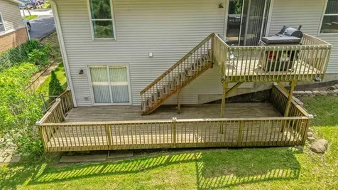 1820 West Oakleaf Drive Mchenry IL 60051