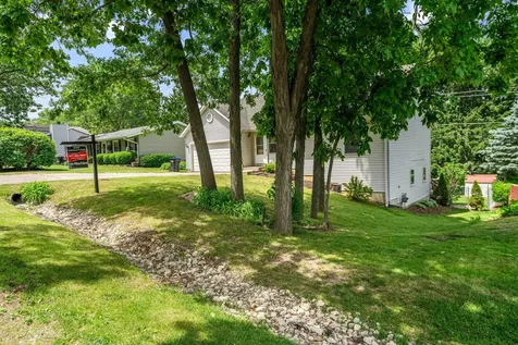 1820 West Oakleaf Drive Mchenry IL 60051