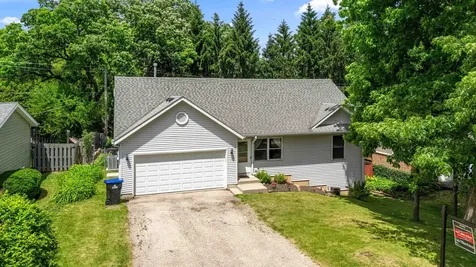 1820 West Oakleaf Drive Mchenry IL 60051