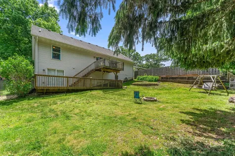 1820 West Oakleaf Drive Mchenry IL 60051