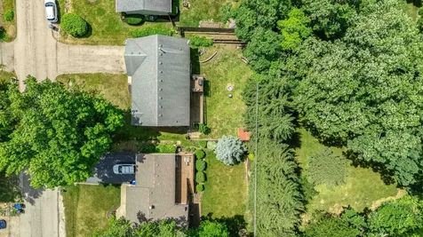 1820 West Oakleaf Drive Mchenry IL 60051