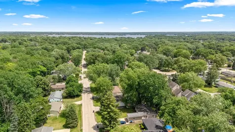 1820 West Oakleaf Drive Mchenry IL 60051