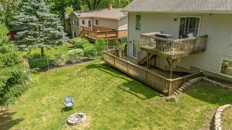 1820 West Oakleaf Drive Mchenry IL 60051