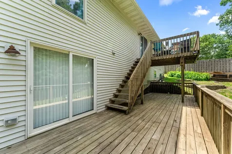 1820 West Oakleaf Drive Mchenry IL 60051