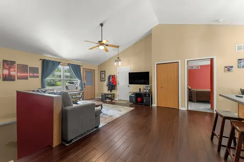 1820 West Oakleaf Drive Mchenry IL 60051