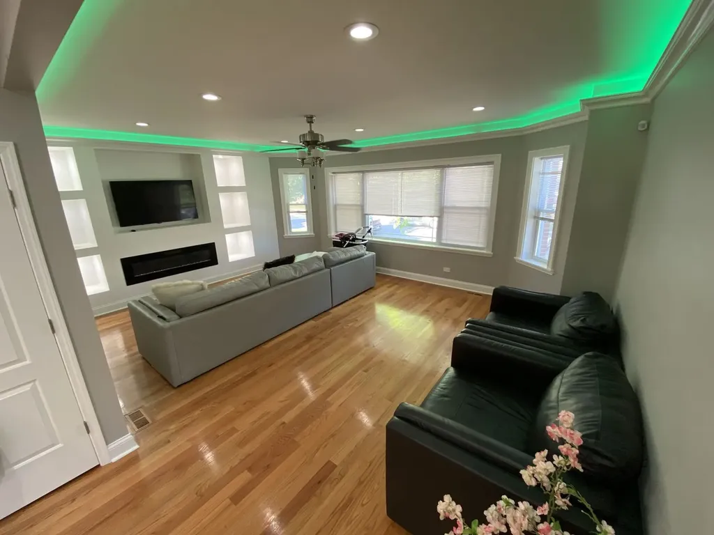 8136 South Luella Avenue Chicago IL 60617