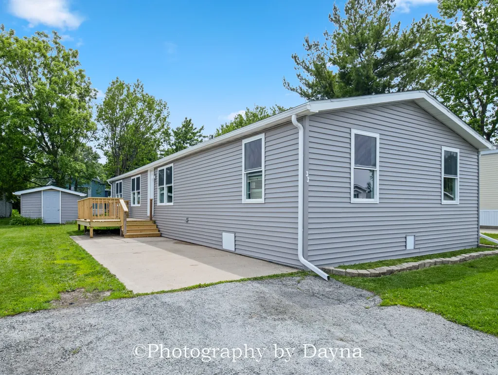 33 Saint Peters Drive Bourbonnais IL 60914