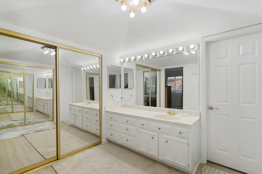 7235 Willow Way Lane Willowbrook IL 60527