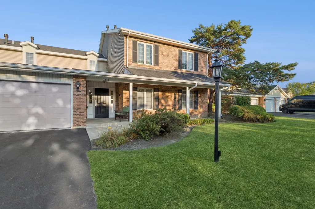 7235 Willow Way Lane Willowbrook IL 60527