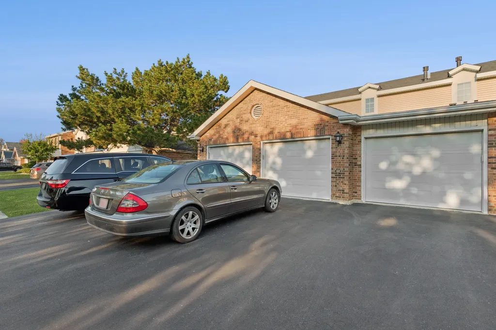 7235 Willow Way Lane Willowbrook IL 60527