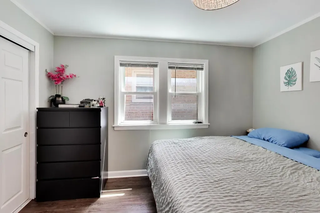 5016 North Mango Avenue Chicago IL 60630