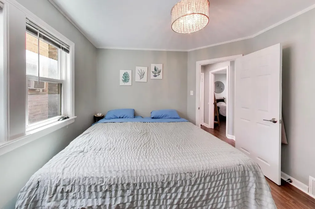 5016 North Mango Avenue Chicago IL 60630