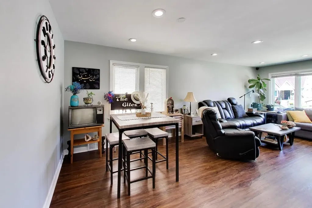 5016 North Mango Avenue Chicago IL 60630