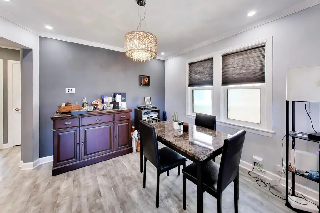 5016 North Mango Avenue Chicago IL 60630
