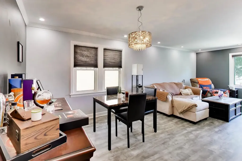 5016 North Mango Avenue Chicago IL 60630