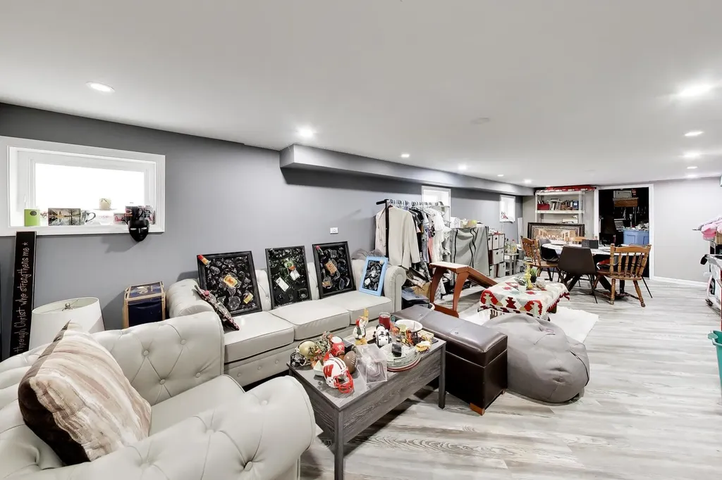 5016 North Mango Avenue Chicago IL 60630